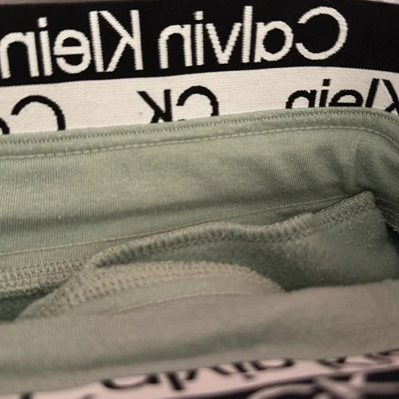 Calvin Klein Performance womens medium sweatpants. Rarely worn. Great condition. - Picture 4 of 4